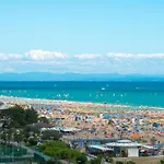 Apartman Wonderful Seafront In *