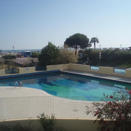 Apartment Wonderful Seafront In