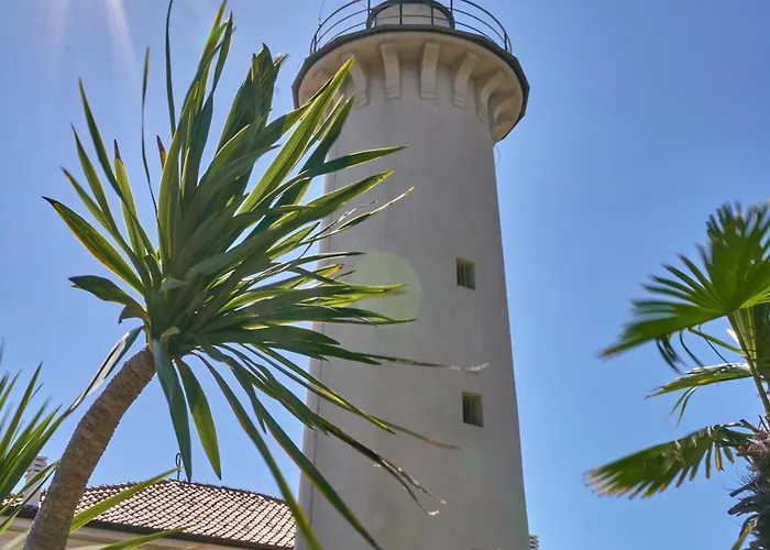 Апартаменти Wonderful Seafront In *